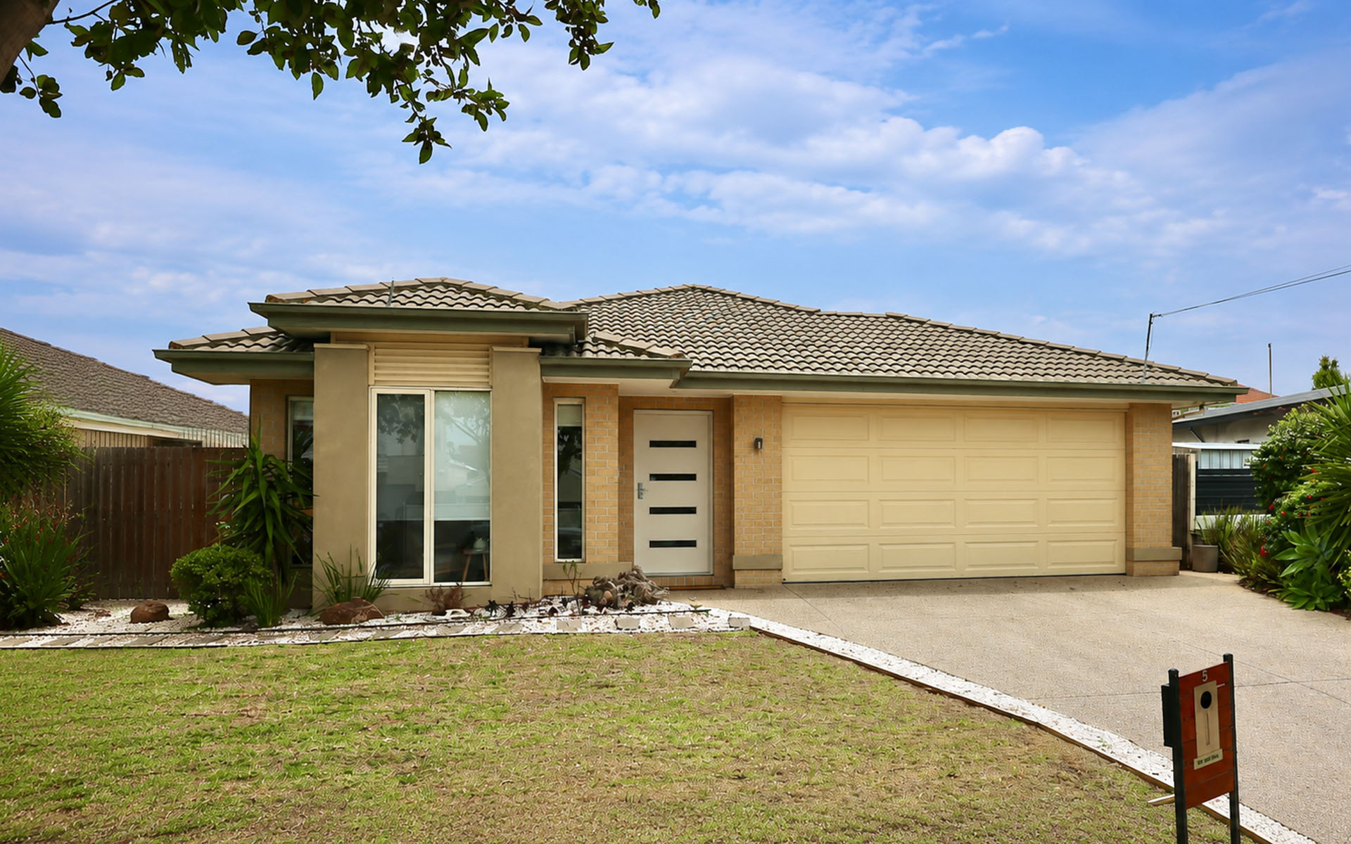 Accommodation header