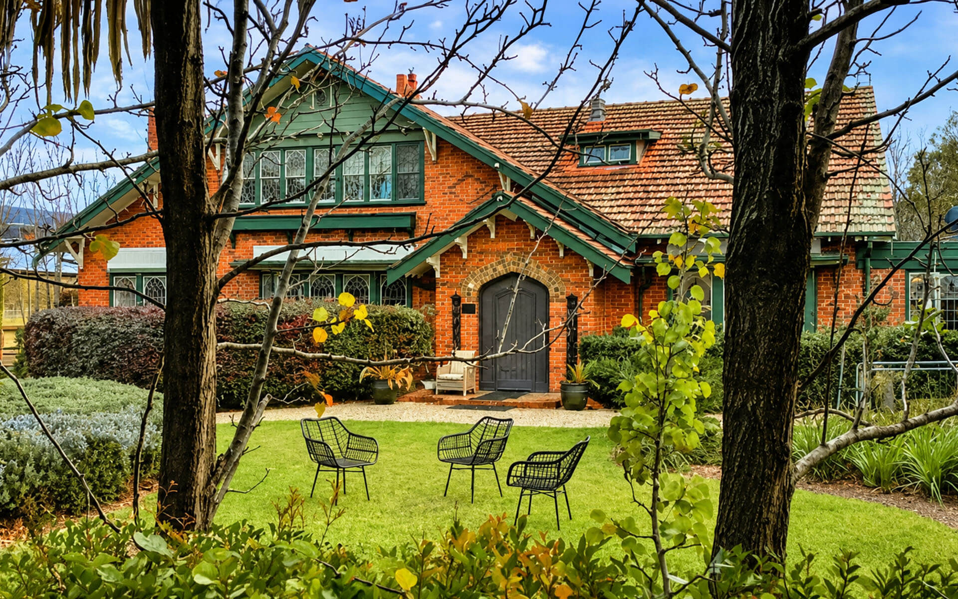 Close Avenue-1
